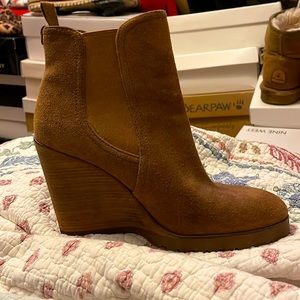 Michael Kors tan wedges
